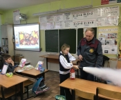 Представители ВДПО провели для учащихся начальных классов мастер-класс по пользованию огнетушителем