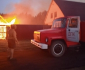 В селе Березовка Уваровского района добровольцы вместе с профессионалами потушили пожар