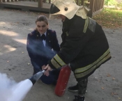 Екатеринбургские пожарные посетили центр социальной помощи семье и детям