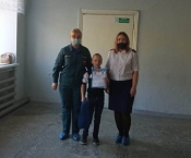 В Свердловской области наградили мальчика, спасшего человека на пожаре