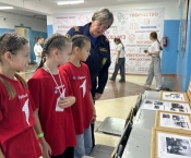 Огонь и память: мультимедийная выставка на муниципальном слете активистов Движения Первых