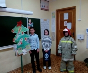 Юные пожарные из Шлиссельбурга провели акцию «Безопасная елка»