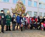 «Ледяную сказку» подарили сотрудники МЧС и ВДПО воспитанникам реабилитационного центра «Надежда»